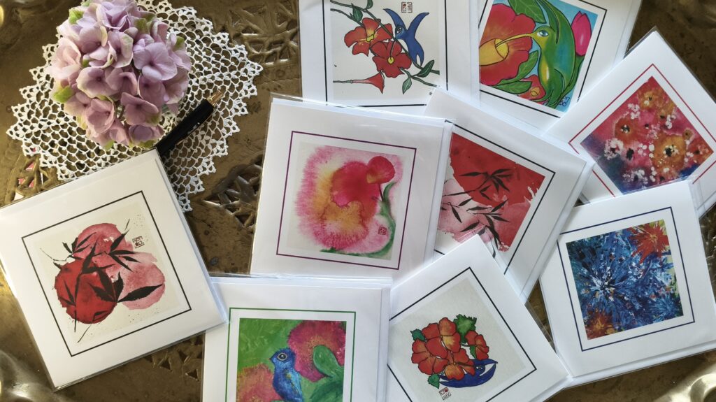 Auswahl verschiedener boART Cards von Barbara Ossberger dekorativ arrangiert und bereit zum Verschenken